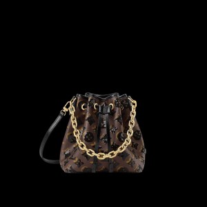 Available for this season only, this Speedy Soft 30 Teddy is a chic après-ski option. It is made from Monogram canvas and trimmed