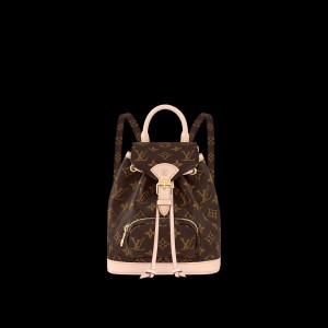 Channeling its namesake, the Multipass is a contemporary style that works for an array of occasions. Taking cues from the Express